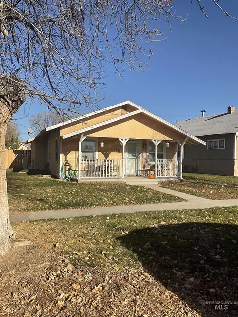 327 7th Ave E, Twin Falls, ID 83301 photo 1