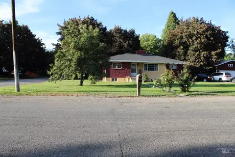 403 E 3rd St, Shoshone, ID 83352 photo 1
