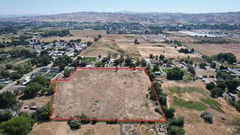 921 S Moffatt, Emmett, ID 83617