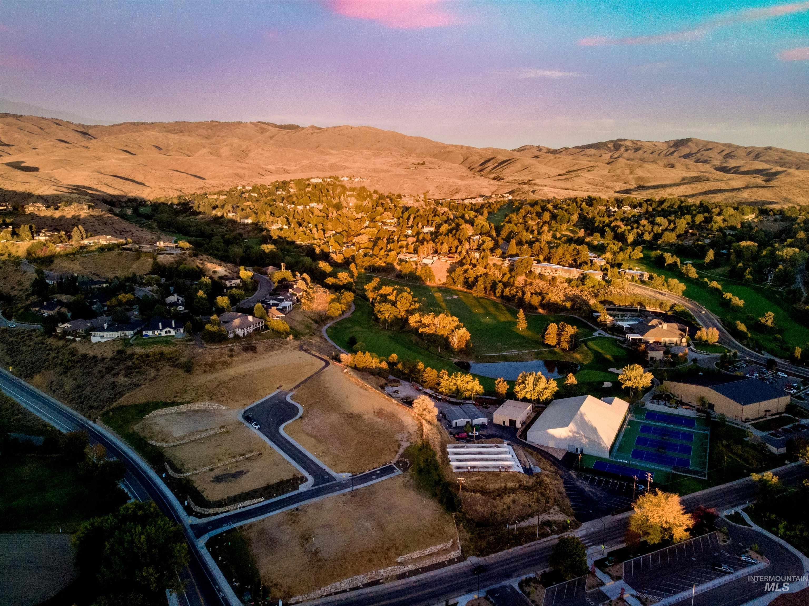 611 W Parkside Vw Ln  