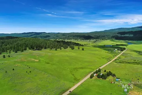 806 High Valley Rd, Cascade, ID 83611 photo 1
