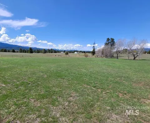 2 Ac Goslin Loop, Cascade, ID 83611 photo 1