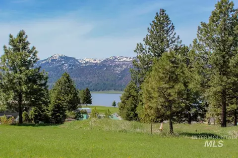 511 Lakeview Dr, Cascade, ID 83611