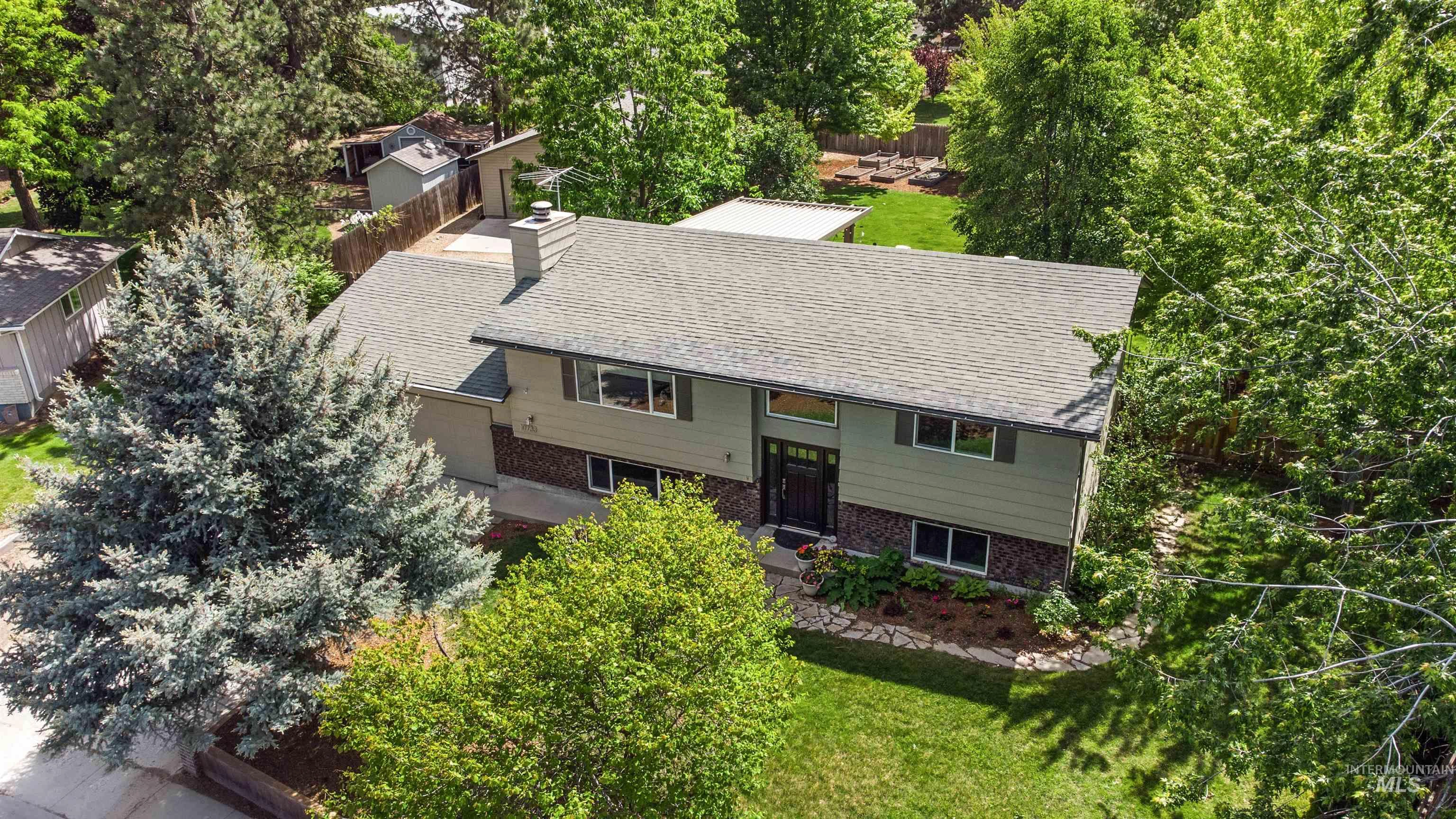 10733 W Seneca Dr  