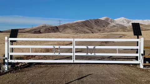 4001 Harmony Ln, Emmett, ID 83617