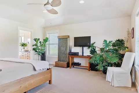 Bedroom - 610 Cabarton Rd, Cascade, ID 83611 photo 4 of 6