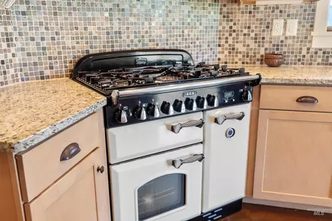 Kitchen - 610 Cabarton Rd, Cascade, ID 83611 photo 2 of 3