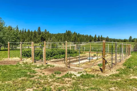 Exterior - 610 Cabarton Rd, Cascade, ID 83611 photo 11 of 12