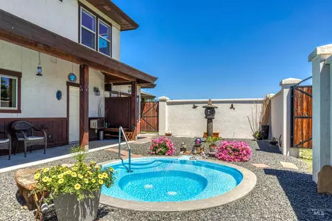 Exterior - 610 Cabarton Rd, Cascade, ID 83611 photo 1 of 12