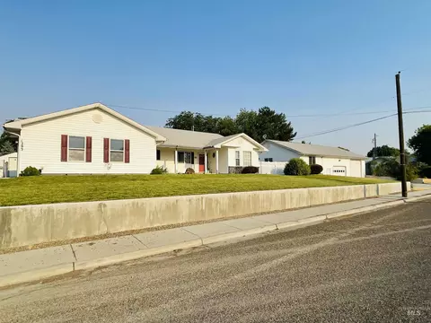 1293 Alameda Dr, Ontario, OR 97914