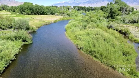 4237 Summit Dr, Mackay, ID 83251