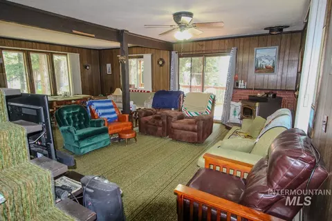Living - 4 Ogburn Ln, Cascade, ID 83611 photo 2 of 3