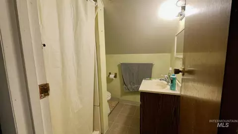 Bath - 138 Walnut, Twin Falls, ID 83301 photo 2 of 2