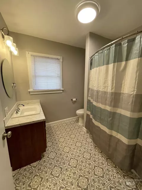 Bath - 138 Walnut, Twin Falls, ID 83301 photo 1 of 2