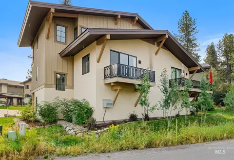300 Silverpine Dr, Mccall, ID 83638 photo 1