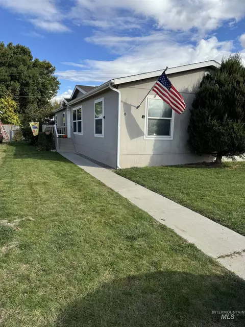 100 NW 16th S #6, Fruitland, ID 83619