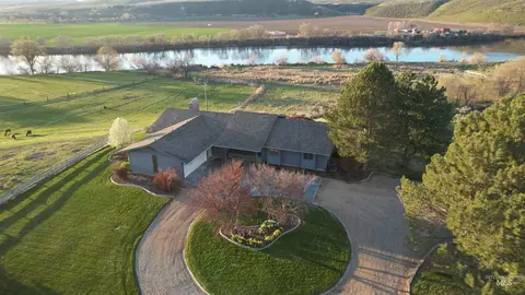 1185 E Cleveland, Glenns Ferry, ID 83623