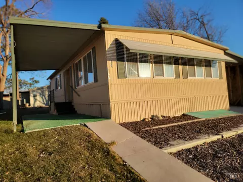 1715 W Flamingo Ave #TRLR 27A, Nampa, ID 83651