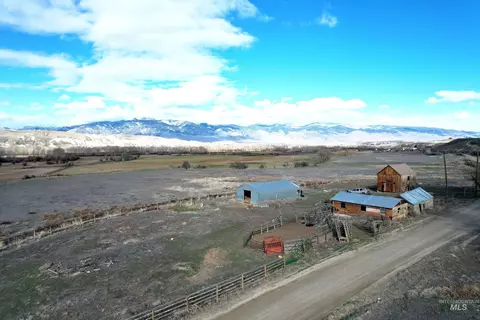 536 Lemhi Rd, Salmon, ID 83467
