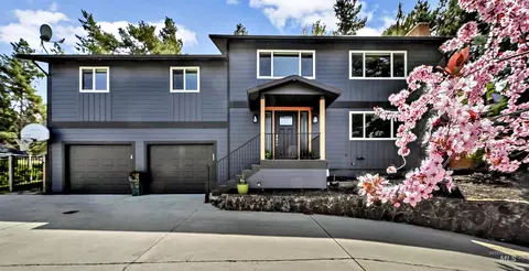 141 E Hearthstone Dr, Boise, ID 83702