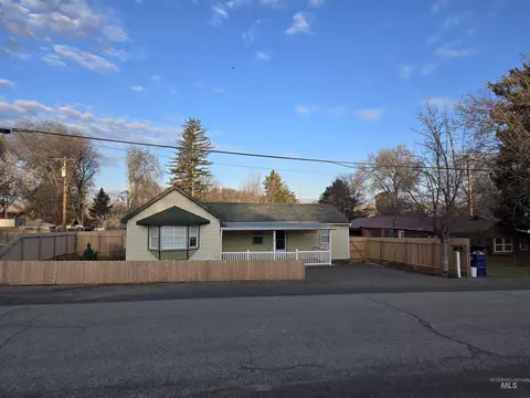 330 E Ave S, Hagerman, ID 83332