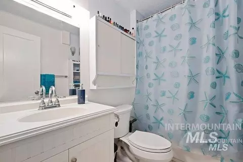 Bath - 312 Boyd St W, Murtaugh, ID 83344 photo 1 of 2