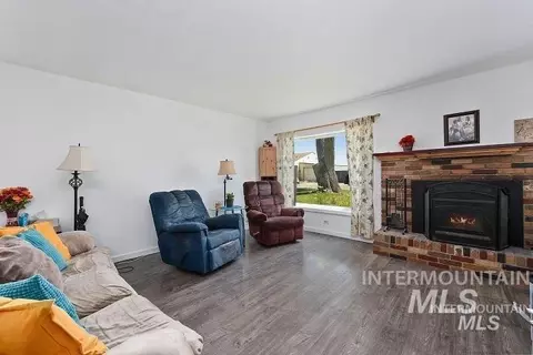Living - 312 Boyd St W, Murtaugh, ID 83344 photo 1 of 2
