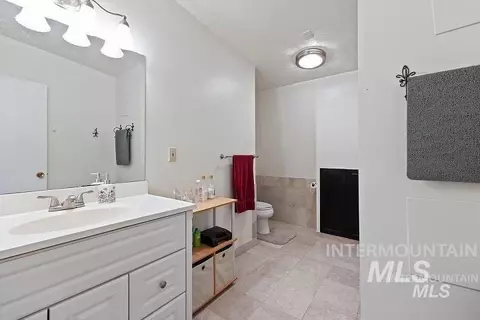 Bath - 312 Boyd St W, Murtaugh, ID 83344 photo 2 of 2