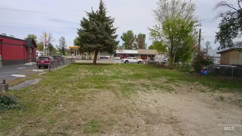 8 E Main St, Middleton, ID 83644 photo 3