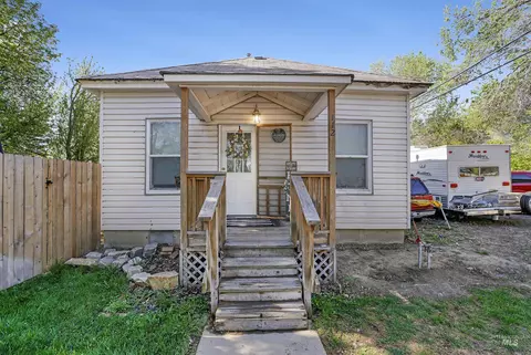112 E 4th St, Shoshone, ID 83352 photo 1