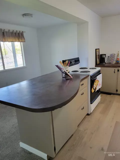 Kitchen - 928 S Buchanan St, Jerome, ID 83338 photo 2 of 4