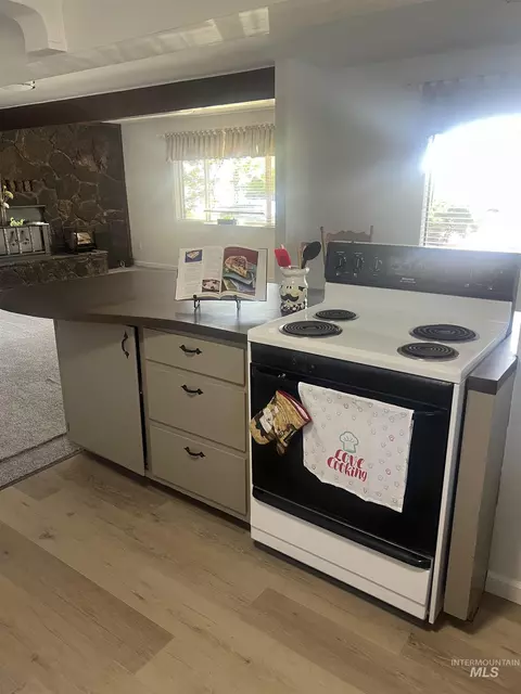 Kitchen - 928 S Buchanan St, Jerome, ID 83338 photo 1 of 4