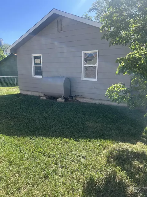 Exterior - 928 S Buchanan St, Jerome, ID 83338 photo 3 of 9