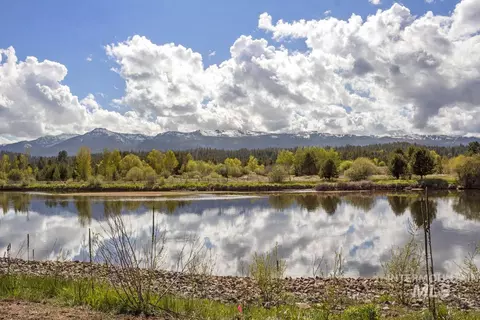 L13 B1 River Bank Drive, Cascade, ID 83611