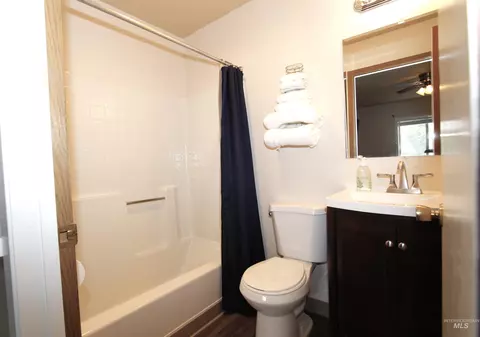 Bath - 90 2nd St, Asotin, WA 99402 photo 1 of 1