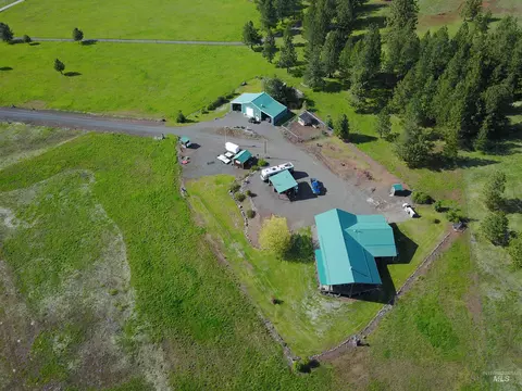 1621 Doumecq Rd, Cottonwood, ID 83522