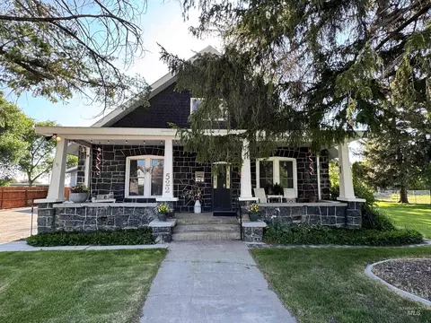 522 N Apple St, Shoshone, ID 83352