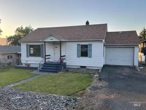 1811 17th Ave, Lewiston, ID 83501