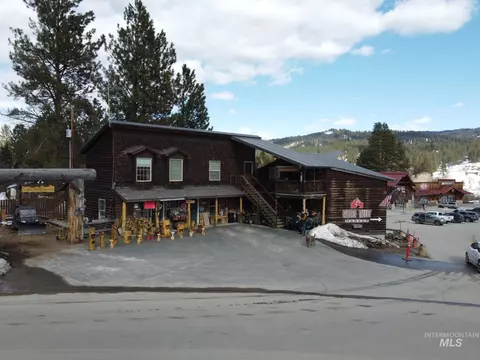 522 S Middlefork Rd, Garden Valley, ID 83622 photo 1