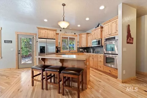 Kitchen - 23 Waterline Ln, Cascade, ID 83611 photo 2 of 4