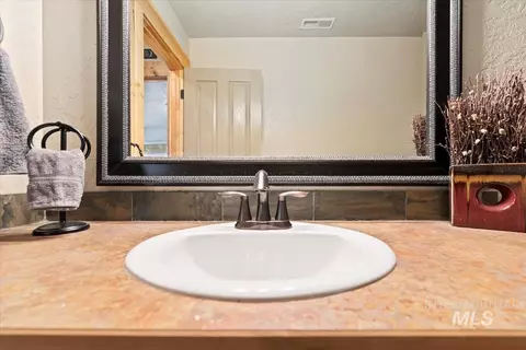 Bath - 23 Waterline Ln, Cascade, ID 83611 photo 5 of 5
