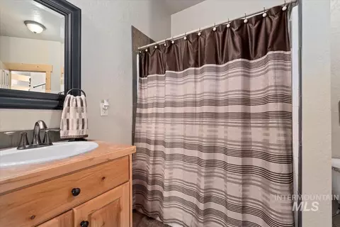 Bath - 23 Waterline Ln, Cascade, ID 83611 photo 3 of 5