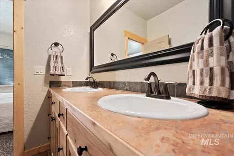 Bath - 23 Waterline Ln, Cascade, ID 83611 photo 2 of 5