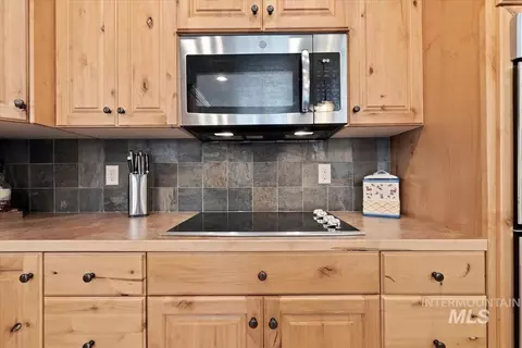 Kitchen - 23 Waterline Ln, Cascade, ID 83611 photo 3 of 4