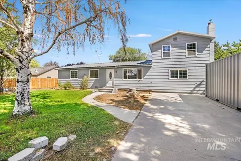 377 Maple Ave W, Hansen, ID 83334