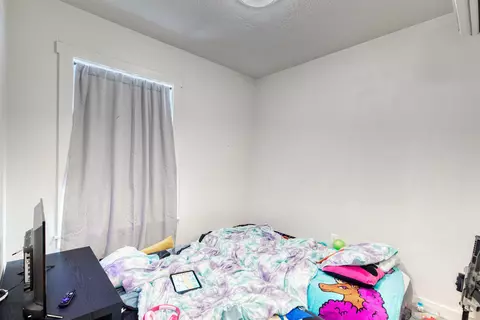 Bedroom - 112 E Main St, Nyssa, OR 97913 photo 5 of 7