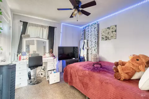 Bedroom - 112 E Main St, Nyssa, OR 97913 photo 3 of 7