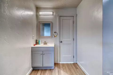 Bath - 112 E Main St, Nyssa, OR 97913 photo 2 of 5