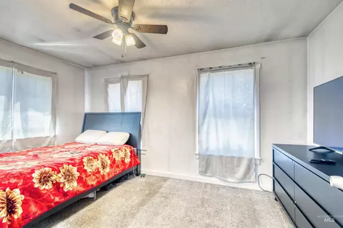 Bedroom - 112 E Main St, Nyssa, OR 97913 photo 4 of 7