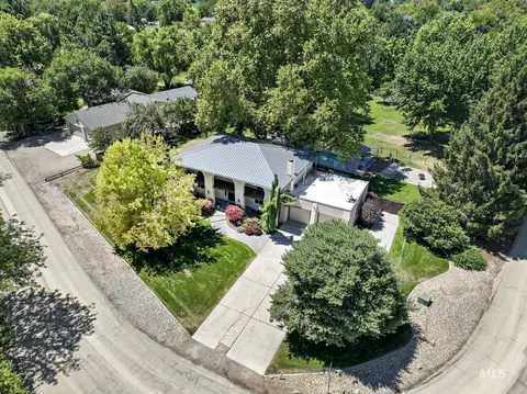 1067 N Arlington Dr, Eagle, ID 83616